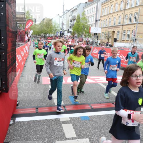 25.04.2026 - Das Zehntel Strokosch-Dieckow http://msf.ph/oto/9618556 25.04.2026 11:00:53 Ziel 5026, 5075, 5078, 5164, 5238, 5297, 5301, 5358, 5408, 5438, 5460, 5767, 5860, 6257, 6261, 6270, 6274, 6305, 6306, 6387, 6427, 6556, 6608, 6661, 6671, 6742, 6975, 7033, 7076, 7081, 7535, 7559, 7657, 7761, 7876 meine-sportfotos.de