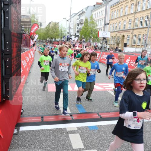 25.04.2026 - Das Zehntel Strokosch-Dieckow http://msf.ph/oto/9618570 25.04.2026 11:00:53 Ziel 5026, 5075, 5078, 5164, 5238, 5297, 5301, 5358, 5408, 5438, 5460, 5767, 5860, 6257, 6261, 6270, 6274, 6305, 6306, 6387, 6427, 6556, 6608, 6661, 6671, 6742, 6975, 7033, 7076, 7081, 7535, 7559, 7657, 7761, 7876 meine-sportfotos.de