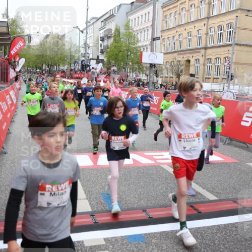 25.04.2026 - Das Zehntel Strokosch-Dieckow http://msf.ph/oto/9618659 25.04.2026 11:00:52 Ziel 5026, 5075, 5078, 5164, 5238, 5297, 5301, 5358, 5460, 5767, 5860, 6257, 6261, 6270, 6274, 6305, 6306, 6387, 6427, 6556, 6608, 6654, 6661, 6671, 6742, 7033, 7057, 7066, 7076, 7081, 7535, 7559, 7657, 7761, 7876 meine-sportfotos.de