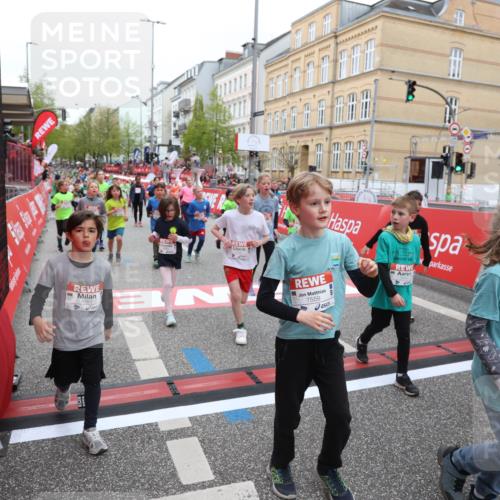 25.04.2026 - Das Zehntel Strokosch-Dieckow http://msf.ph/oto/9618736 25.04.2026 11:00:51 Ziel 5026, 5075, 5078, 5164, 5238, 5297, 5301, 5429, 5460, 5767, 5860, 6257, 6261, 6270, 6274, 6305, 6306, 6387, 6427, 6556, 6608, 6654, 6661, 6671, 6742, 7033, 7057, 7066, 7076, 7081, 7535, 7559, 7657, 7761 meine-sportfotos.de