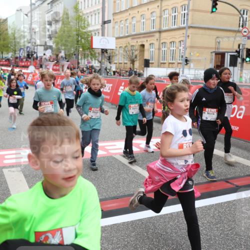 25.04.2026 - Das Zehntel Strokosch-Dieckow http://msf.ph/oto/9618839 25.04.2026 11:00:50 Ziel 5026, 5075, 5078, 5164, 5238, 5429, 5460, 5860, 6257, 6261, 6270, 6274, 6387, 6427, 6556, 6608, 6643, 6654, 6661, 6671, 6742, 7033, 7057, 7066, 7076, 7081, 7235, 7241, 7371, 7372, 7384, 7535, 7559, 7644, 7657, 7761 meine-sportfotos.de