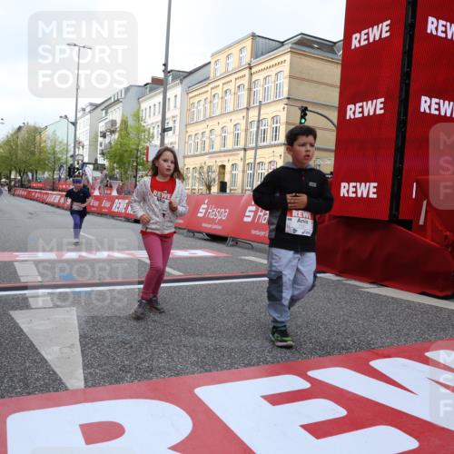 25.04.2026 - Das Zehntel Strokosch-Dieckow http://msf.ph/oto/9618891 25.04.2026 09:12:05 Ziel 1391, 1801, 1803, 2557, 3586 meine-sportfotos.de