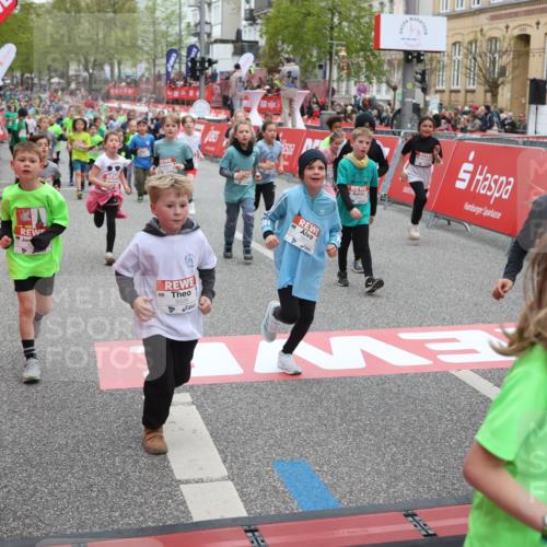 25.04.2026 - Das Zehntel Strokosch-Dieckow http://msf.ph/oto/9618974 25.04.2026 11:00:48 Ziel 5026, 5075, 5078, 5238, 5402, 5429, 5860, 6257, 6261, 6387, 6556, 6643, 6654, 6661, 6671, 6742, 7033, 7057, 7066, 7078, 7112, 7235, 7241, 7330, 7361, 7371, 7372, 7384, 7535, 7559, 7644, 7657, 7761 meine-sportfotos.de