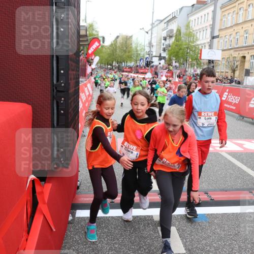 25.04.2026 - Das Zehntel Strokosch-Dieckow http://msf.ph/oto/9619087 25.04.2026 11:00:45 Ziel 5026, 5075, 5240, 5245, 5248, 5402, 5429, 5960, 6438, 6643, 6654, 6661, 6671, 6742, 6945, 7057, 7066, 7067, 7078, 7112, 7235, 7241, 7330, 7361, 7371, 7372, 7384, 7479, 7644, 7825 meine-sportfotos.de