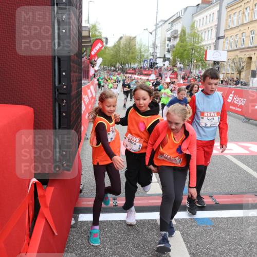 25.04.2026 - Das Zehntel Strokosch-Dieckow http://msf.ph/oto/9619100 25.04.2026 11:00:45 Ziel 5026, 5075, 5240, 5245, 5248, 5402, 5429, 5960, 6438, 6643, 6654, 6661, 6671, 6742, 6945, 7057, 7066, 7067, 7078, 7112, 7235, 7241, 7330, 7361, 7371, 7372, 7384, 7479, 7644, 7825 meine-sportfotos.de