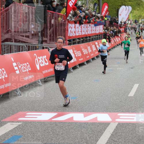 25.04.2026 - Das Zehntel Strokosch-Dieckow http://msf.ph/oto/9619195 25.04.2026 08:49:19 Ziel 1788, 1858, 3328, 3672 meine-sportfotos.de
