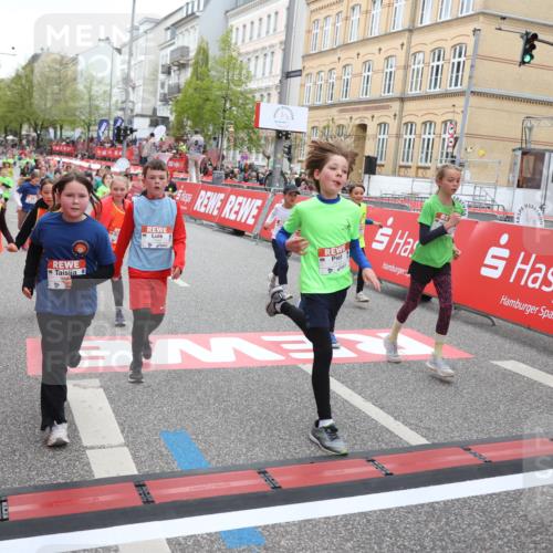 25.04.2026 - Das Zehntel Strokosch-Dieckow http://msf.ph/oto/9619202 25.04.2026 11:00:43 Ziel 5240, 5245, 5248, 5343, 5352, 5353, 5402, 5429, 5635, 5836, 5960, 6438, 6643, 6945, 7067, 7078, 7112, 7235, 7241, 7330, 7361, 7371, 7372, 7384, 7465, 7479, 7644, 7825 meine-sportfotos.de