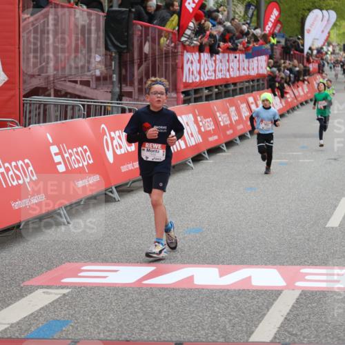 25.04.2026 - Das Zehntel Strokosch-Dieckow http://msf.ph/oto/9619212 25.04.2026 08:49:19 Ziel 1788, 1858, 3328, 3672 meine-sportfotos.de