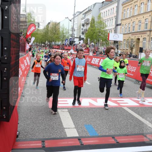 25.04.2026 - Das Zehntel Strokosch-Dieckow http://msf.ph/oto/9619229 25.04.2026 11:00:43 Ziel 5240, 5245, 5248, 5343, 5352, 5353, 5402, 5429, 5635, 5836, 5960, 6438, 6643, 6945, 7067, 7078, 7112, 7235, 7241, 7330, 7361, 7371, 7372, 7384, 7465, 7479, 7644, 7825 meine-sportfotos.de