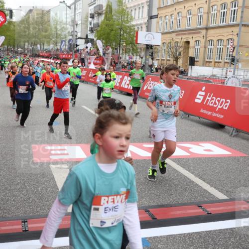 25.04.2026 - Das Zehntel Strokosch-Dieckow http://msf.ph/oto/9619280 25.04.2026 11:00:41 Ziel 5240, 5245, 5248, 5343, 5352, 5353, 5402, 5635, 5836, 5960, 6438, 6632, 6669, 6686, 6874, 6945, 7054, 7067, 7078, 7112, 7330, 7361, 7465, 7479, 7660, 7825, 7859 meine-sportfotos.de