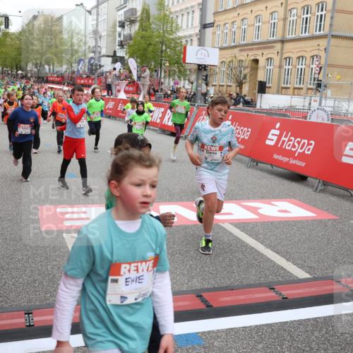 25.04.2026 - Das Zehntel Strokosch-Dieckow http://msf.ph/oto/9619305 25.04.2026 11:00:41 Ziel 5240, 5245, 5248, 5343, 5352, 5353, 5402, 5635, 5836, 5960, 6438, 6632, 6669, 6686, 6874, 6945, 7054, 7067, 7078, 7112, 7330, 7361, 7465, 7479, 7660, 7825, 7859 meine-sportfotos.de