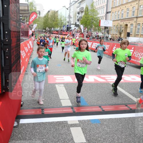 25.04.2026 - Das Zehntel Strokosch-Dieckow http://msf.ph/oto/9619428 25.04.2026 11:00:39 Ziel 5233, 5240, 5245, 5248, 5343, 5352, 5353, 5635, 5690, 5836, 5960, 5995, 6091, 6438, 6632, 6669, 6686, 6874, 6945, 7017, 7054, 7067, 7296, 7410, 7465, 7479, 7660, 7800, 7825, 7859 meine-sportfotos.de
