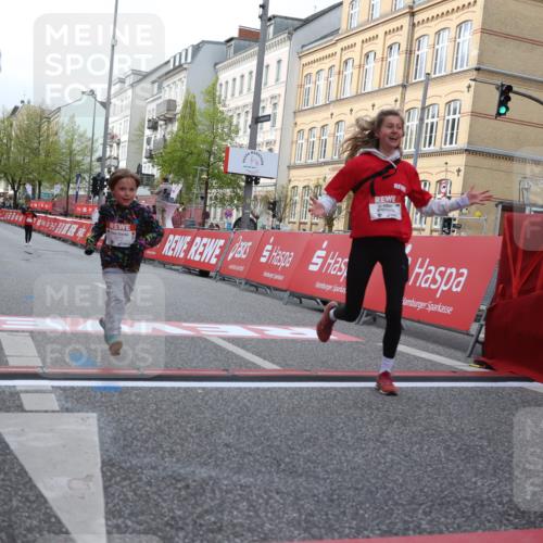 25.04.2026 - Das Zehntel Strokosch-Dieckow http://msf.ph/oto/9619451 25.04.2026 09:12:37 Ziel 2667, 2678, 2845, 3270, 3879 meine-sportfotos.de