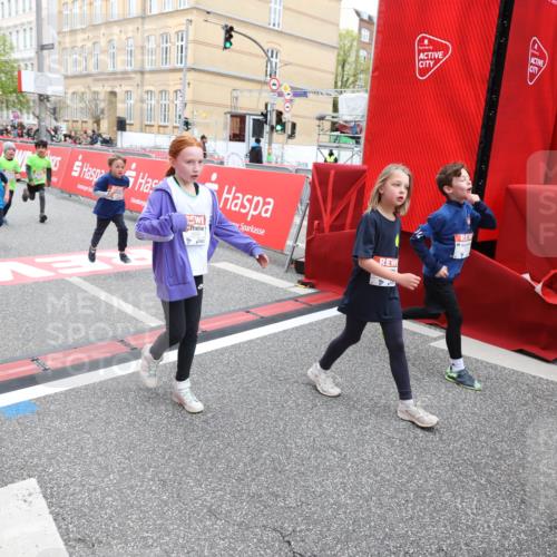 25.04.2026 - Das Zehntel Strokosch-Dieckow http://msf.ph/oto/9619562 25.04.2026 11:00:38 Ziel 5219, 5233, 5240, 5245, 5248, 5271, 5343, 5352, 5353, 5635, 5690, 5836, 5960, 5995, 6091, 6395, 6438, 6632, 6669, 6686, 6874, 7017, 7054, 7067, 7296, 7410, 7465, 7479, 7660, 7767, 7800, 7825, 7844, 7859 meine-sportfotos.de