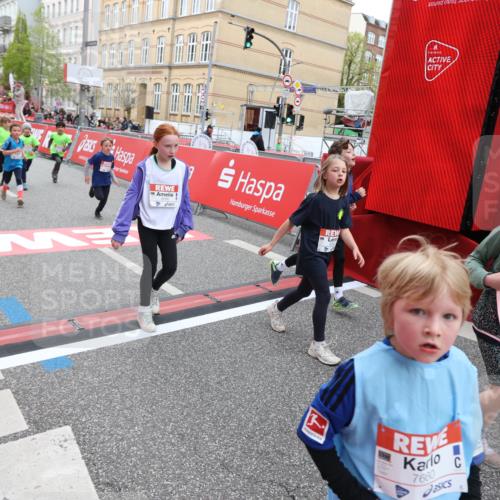 25.04.2026 - Das Zehntel Strokosch-Dieckow http://msf.ph/oto/9619601 25.04.2026 11:00:38 Ziel 5219, 5233, 5240, 5245, 5248, 5271, 5343, 5352, 5353, 5635, 5690, 5836, 5960, 5995, 6091, 6395, 6438, 6632, 6669, 6686, 6874, 7017, 7054, 7067, 7296, 7410, 7465, 7479, 7660, 7767, 7800, 7825, 7844, 7859 meine-sportfotos.de