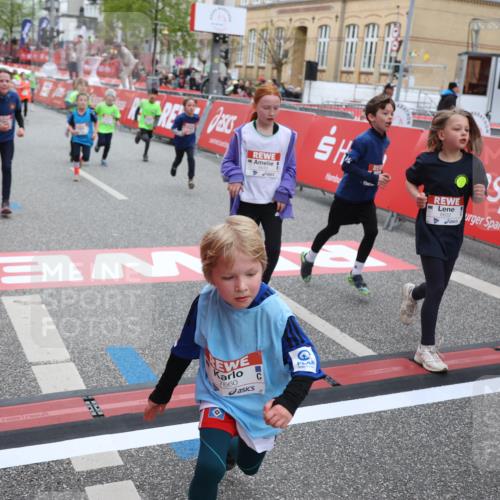 25.04.2026 - Das Zehntel Strokosch-Dieckow http://msf.ph/oto/9619640 25.04.2026 11:00:37 Ziel 5040, 5219, 5233, 5240, 5245, 5271, 5286, 5343, 5352, 5353, 5635, 5690, 5836, 5960, 5995, 6091, 6395, 6632, 6669, 6686, 6874, 7017, 7054, 7067, 7094, 7296, 7370, 7410, 7465, 7660, 7767, 7800, 7844, 7859 meine-sportfotos.de