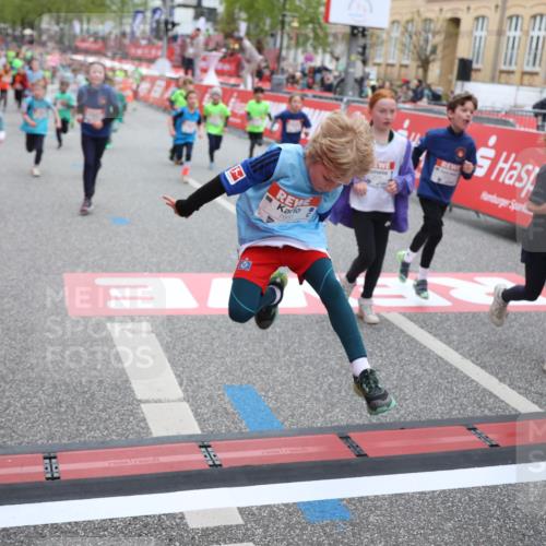25.04.2026 - Das Zehntel Strokosch-Dieckow http://msf.ph/oto/9619694 25.04.2026 11:00:36 Ziel 5040, 5219, 5233, 5271, 5286, 5343, 5352, 5353, 5635, 5690, 5715, 5722, 5836, 5995, 6091, 6395, 6632, 6669, 6686, 6874, 7017, 7054, 7094, 7296, 7370, 7410, 7465, 7660, 7767, 7800, 7834, 7844, 7859 meine-sportfotos.de