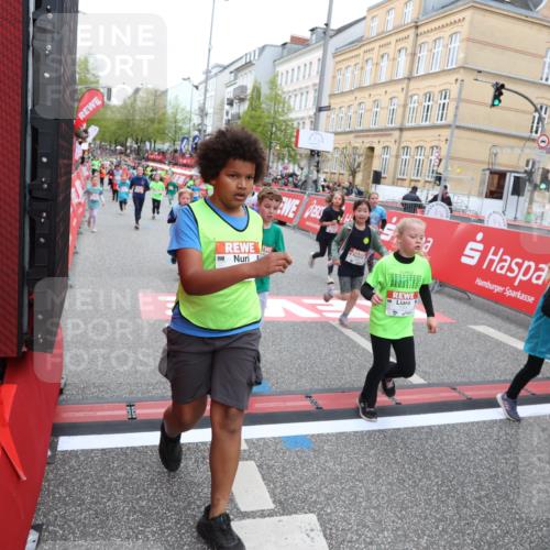 25.04.2026 - Das Zehntel Strokosch-Dieckow http://msf.ph/oto/9619812 25.04.2026 11:00:35 Ziel 5040, 5219, 5233, 5271, 5286, 5353, 5690, 5700, 5715, 5722, 5995, 6091, 6395, 6632, 6669, 6686, 6874, 7017, 7054, 7094, 7296, 7370, 7410, 7660, 7751, 7767, 7782, 7800, 7834, 7844, 7859 meine-sportfotos.de