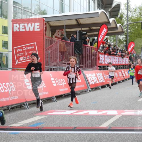 25.04.2026 - Das Zehntel Strokosch-Dieckow http://msf.ph/oto/9620178 25.04.2026 08:50:24 Ziel 1287, 1465, 1856, 2168, 4039, 4055 meine-sportfotos.de