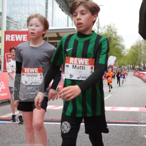 25.04.2026 - Das Zehntel Strokosch-Dieckow http://msf.ph/oto/9620378 25.04.2026 08:50:31 Ziel 1296, 1791, 1792, 2676, 3204, 3569, 3835, 4013, 4039, 4055, 4059 meine-sportfotos.de