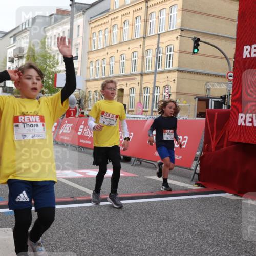 25.04.2026 - Das Zehntel Strokosch-Dieckow http://msf.ph/oto/9620622 25.04.2026 08:51:05 Ziel 1217, 1554, 1702, 1735, 1764, 2329, 2570, 2731, 2817, 2994, 3118, 3194, 3230, 3546, 3557, 3607, 4052 meine-sportfotos.de