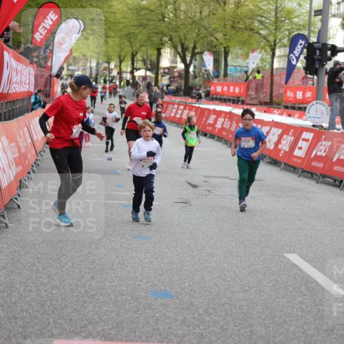 25.04.2026 - Das Zehntel Strokosch-Dieckow http://msf.ph/oto/9621187 25.04.2026 09:14:06 Ziel 2101, 2102 meine-sportfotos.de
