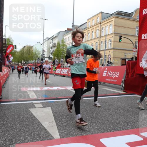 25.04.2026 - Das Zehntel Strokosch-Dieckow http://msf.ph/oto/9621191 25.04.2026 08:52:20 Ziel 1022, 1111, 1198, 1281, 1509, 1634, 1857, 2261, 2262, 2299, 2313, 2892, 3040, 3087, 3585, 3587, 3917 meine-sportfotos.de