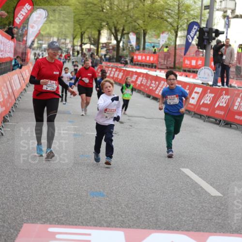 25.04.2026 - Das Zehntel Strokosch-Dieckow http://msf.ph/oto/9621240 25.04.2026 09:14:07 Ziel 2101, 2102 meine-sportfotos.de