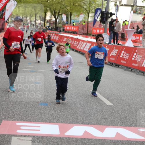 25.04.2026 - Das Zehntel Strokosch-Dieckow http://msf.ph/oto/9621251 25.04.2026 09:14:08 Ziel 2082, 2101, 2102 meine-sportfotos.de