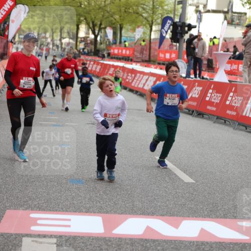 25.04.2026 - Das Zehntel Strokosch-Dieckow http://msf.ph/oto/9621263 25.04.2026 09:14:08 Ziel 2082, 2101, 2102 meine-sportfotos.de