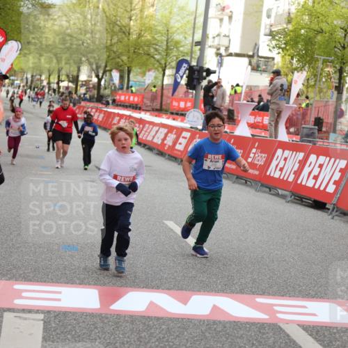25.04.2026 - Das Zehntel Strokosch-Dieckow http://msf.ph/oto/9621289 25.04.2026 09:14:09 Ziel 2082, 2101, 2102 meine-sportfotos.de