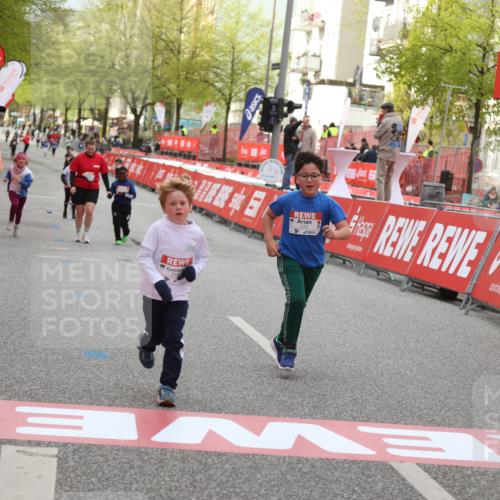 25.04.2026 - Das Zehntel Strokosch-Dieckow http://msf.ph/oto/9621317 25.04.2026 09:14:09 Ziel 2082, 2101, 2102 meine-sportfotos.de