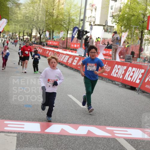 25.04.2026 - Das Zehntel Strokosch-Dieckow http://msf.ph/oto/9621331 25.04.2026 09:14:09 Ziel 2082, 2101, 2102 meine-sportfotos.de