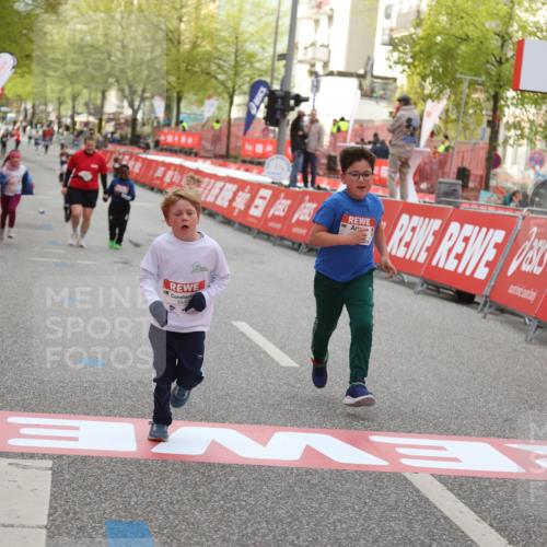 25.04.2026 - Das Zehntel Strokosch-Dieckow http://msf.ph/oto/9621343 25.04.2026 09:14:09 Ziel 2082, 2101, 2102 meine-sportfotos.de
