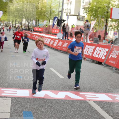 25.04.2026 - Das Zehntel Strokosch-Dieckow http://msf.ph/oto/9621356 25.04.2026 09:14:09 Ziel 2082, 2101, 2102 meine-sportfotos.de