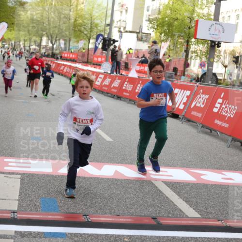 25.04.2026 - Das Zehntel Strokosch-Dieckow http://msf.ph/oto/9621407 25.04.2026 09:14:10 Ziel 2082, 2101, 2102 meine-sportfotos.de