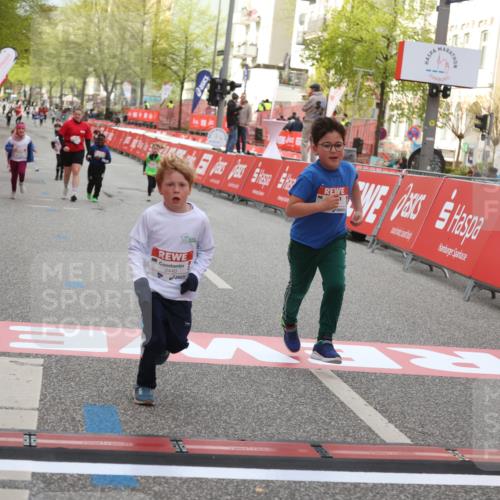 25.04.2026 - Das Zehntel Strokosch-Dieckow http://msf.ph/oto/9621419 25.04.2026 09:14:10 Ziel 2082, 2101, 2102 meine-sportfotos.de