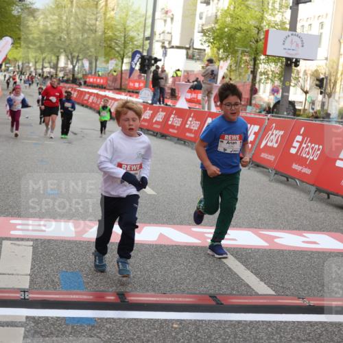 25.04.2026 - Das Zehntel Strokosch-Dieckow http://msf.ph/oto/9621442 25.04.2026 09:14:10 Ziel 2082, 2101, 2102 meine-sportfotos.de