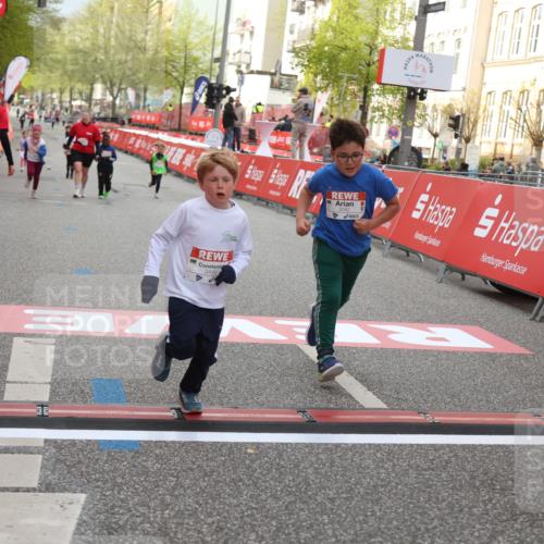 25.04.2026 - Das Zehntel Strokosch-Dieckow http://msf.ph/oto/9621481 25.04.2026 09:14:10 Ziel 2082, 2101, 2102 meine-sportfotos.de