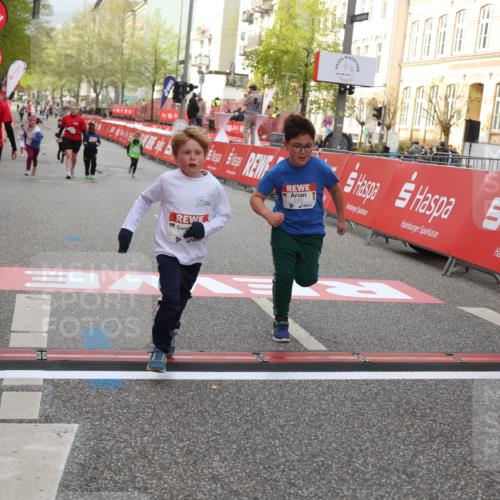 25.04.2026 - Das Zehntel Strokosch-Dieckow http://msf.ph/oto/9621507 25.04.2026 09:14:10 Ziel 2082, 2101, 2102 meine-sportfotos.de