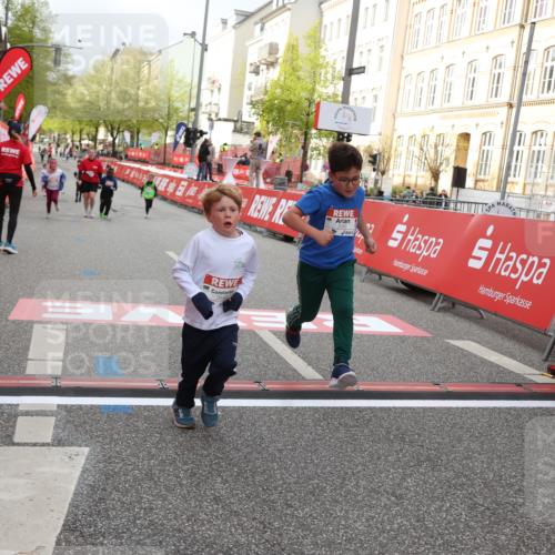 25.04.2026 - Das Zehntel Strokosch-Dieckow http://msf.ph/oto/9621536 25.04.2026 09:14:10 Ziel 2082, 2101, 2102 meine-sportfotos.de