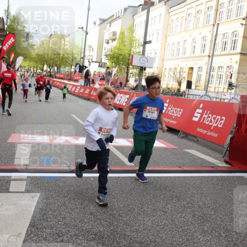 25.04.2026 - Das Zehntel Strokosch-Dieckow http://msf.ph/oto/9621563 25.04.2026 09:14:10 Ziel 2082, 2101, 2102 meine-sportfotos.de