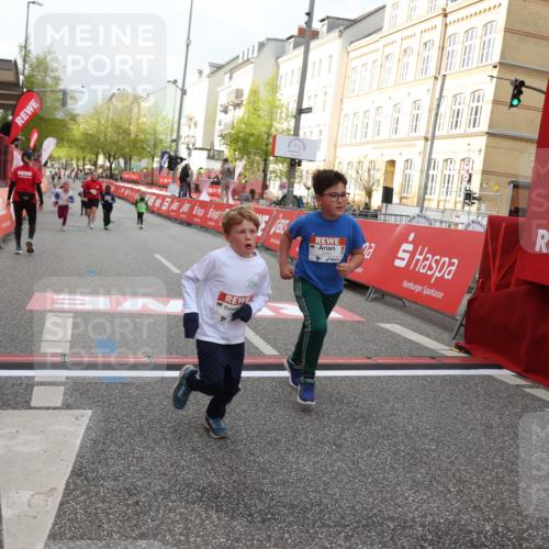 25.04.2026 - Das Zehntel Strokosch-Dieckow http://msf.ph/oto/9621579 25.04.2026 09:14:10 Ziel 2082, 2101, 2102 meine-sportfotos.de