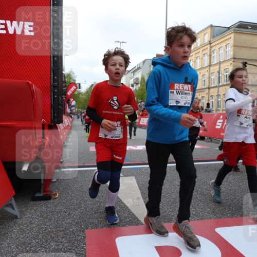 25.04.2026 - Das Zehntel Strokosch-Dieckow http://msf.ph/oto/9621603 25.04.2026 08:52:30 Ziel 1034, 1140, 1222, 1239, 1308, 1628, 1633, 1847, 2036, 2241, 2453, 2603, 2605, 2618, 2643, 2648, 2684, 2909, 2925, 3220, 3251, 3345, 3397, 4045 meine-sportfotos.de