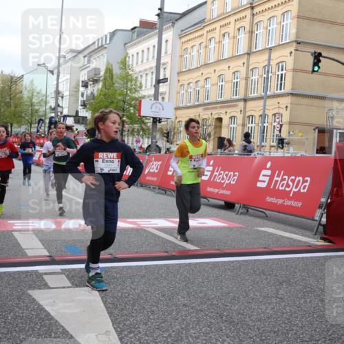 25.04.2026 - Das Zehntel Strokosch-Dieckow http://msf.ph/oto/9621648 25.04.2026 08:52:31 Ziel 1140, 1222, 1225, 1239, 1308, 1514, 1628, 1633, 1847, 2036, 2241, 2453, 2605, 2618, 2643, 2648, 2684, 2909, 2925, 3345, 3397, 4045 meine-sportfotos.de