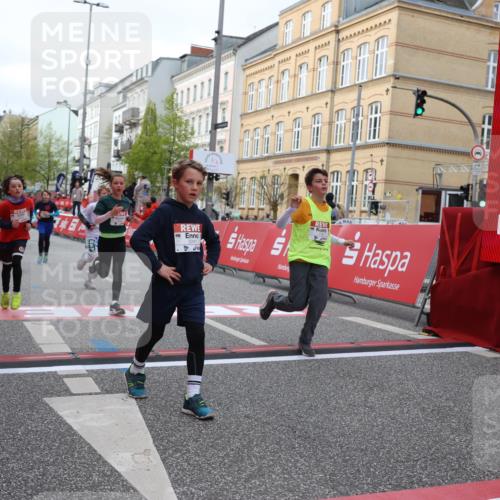 25.04.2026 - Das Zehntel Strokosch-Dieckow http://msf.ph/oto/9621693 25.04.2026 08:52:31 Ziel 1140, 1222, 1225, 1239, 1308, 1514, 1628, 1633, 1847, 2036, 2241, 2453, 2605, 2618, 2643, 2648, 2684, 2909, 2925, 3345, 3397, 4045 meine-sportfotos.de