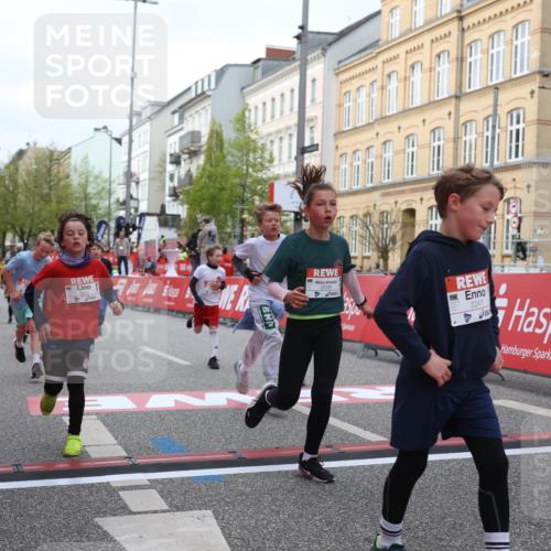 25.04.2026 - Das Zehntel Strokosch-Dieckow http://msf.ph/oto/9621742 25.04.2026 08:52:32 Ziel 1140, 1222, 1225, 1308, 1326, 1514, 1628, 1633, 1847, 2036, 2241, 2453, 2601, 2605, 2618, 2643, 2648, 2684, 2890, 2909, 2925, 3345, 3397, 4045 meine-sportfotos.de