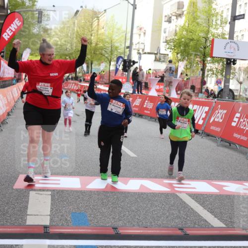 25.04.2026 - Das Zehntel Strokosch-Dieckow http://msf.ph/oto/9621834 25.04.2026 09:14:17 Ziel 3269, 3440 meine-sportfotos.de