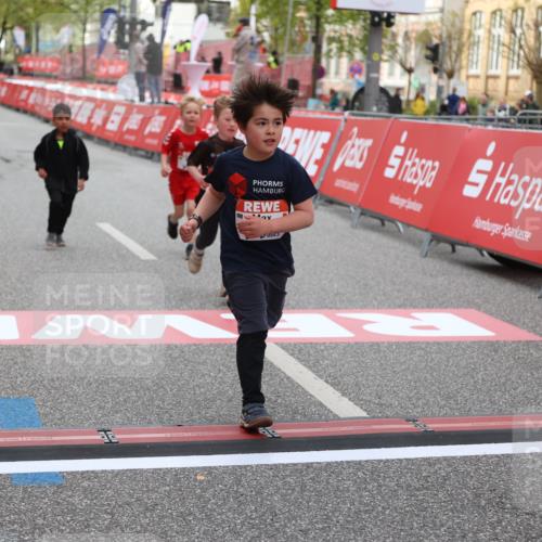 25.04.2026 - Das Zehntel Strokosch-Dieckow http://msf.ph/oto/9622405 25.04.2026 09:14:28 Ziel 1775, 1776, 1810, 3463 meine-sportfotos.de