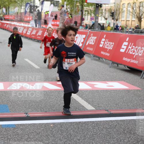 25.04.2026 - Das Zehntel Strokosch-Dieckow http://msf.ph/oto/9622412 25.04.2026 09:14:28 Ziel 1775, 1776, 1810, 3463 meine-sportfotos.de